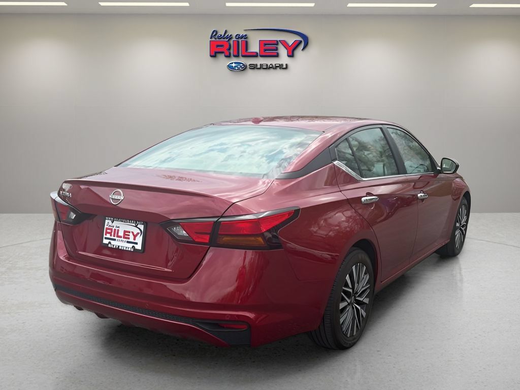 Used 2025 Nissan Altima 2.5 SV FWD image 11