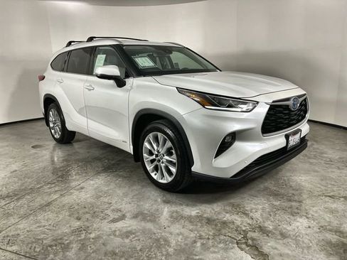 Used 2022 Toyota Highlander Limited image 2