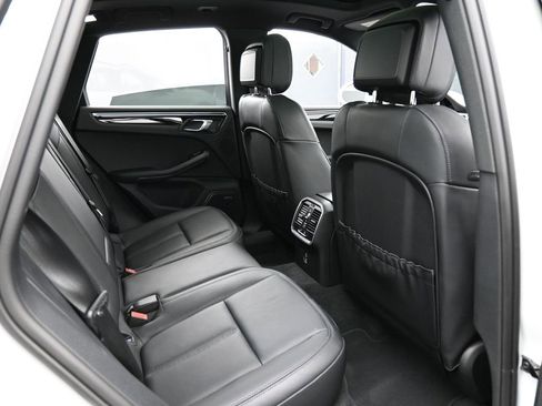 Certified 2025 Porsche Macan image 28