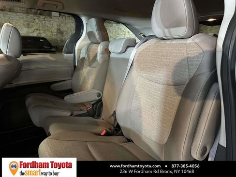Used 2024 Toyota Sienna LE FWD image 16