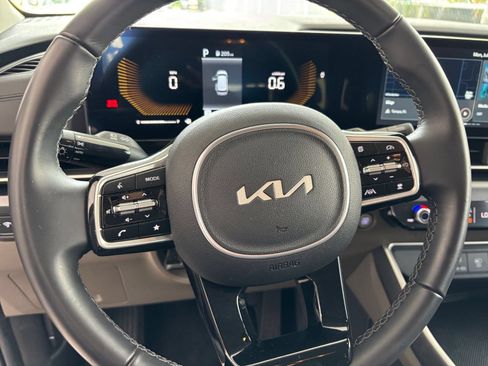 Used 2026 Kia Carnival FWD image 30