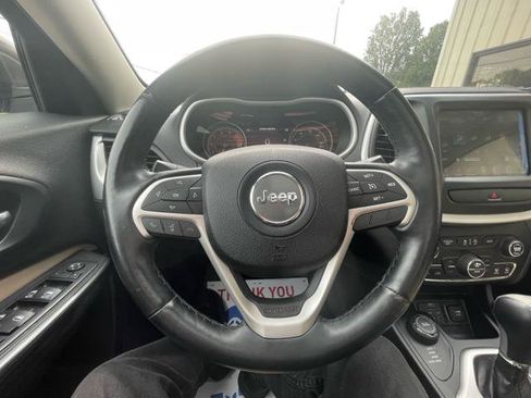 Used 2017 Jeep Cherokee Limited AWD/4WD image 16