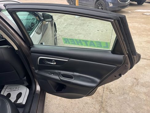 Used 2017 Nissan Altima 2.5 SL w/ Moonroof Package image 16