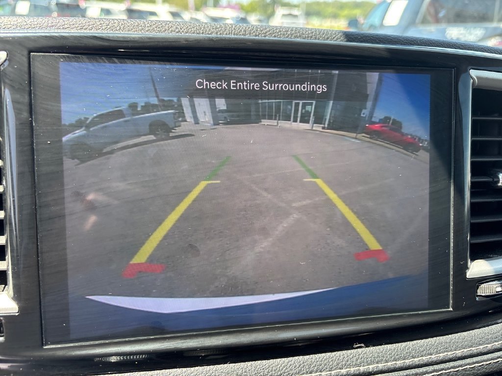 Used 2023 Chrysler Pacifica Touring-L FWD image 15