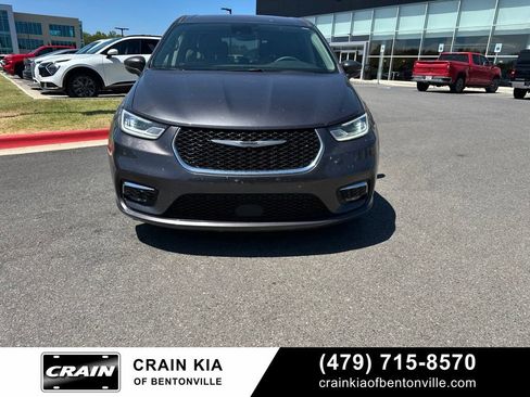 Used 2022 Chrysler Pacifica Touring-L FWD image 7