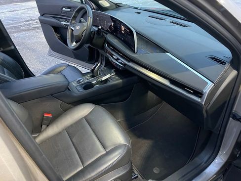 Used 2024 Cadillac XT4 Sport image 25