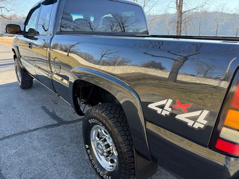 Used 2005 GMC Sierra 2500 SLE w/ Skid Plate Package image 12