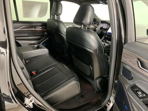 Used 2022 Jeep Grand Cherokee Overland AWD/4WD image 38