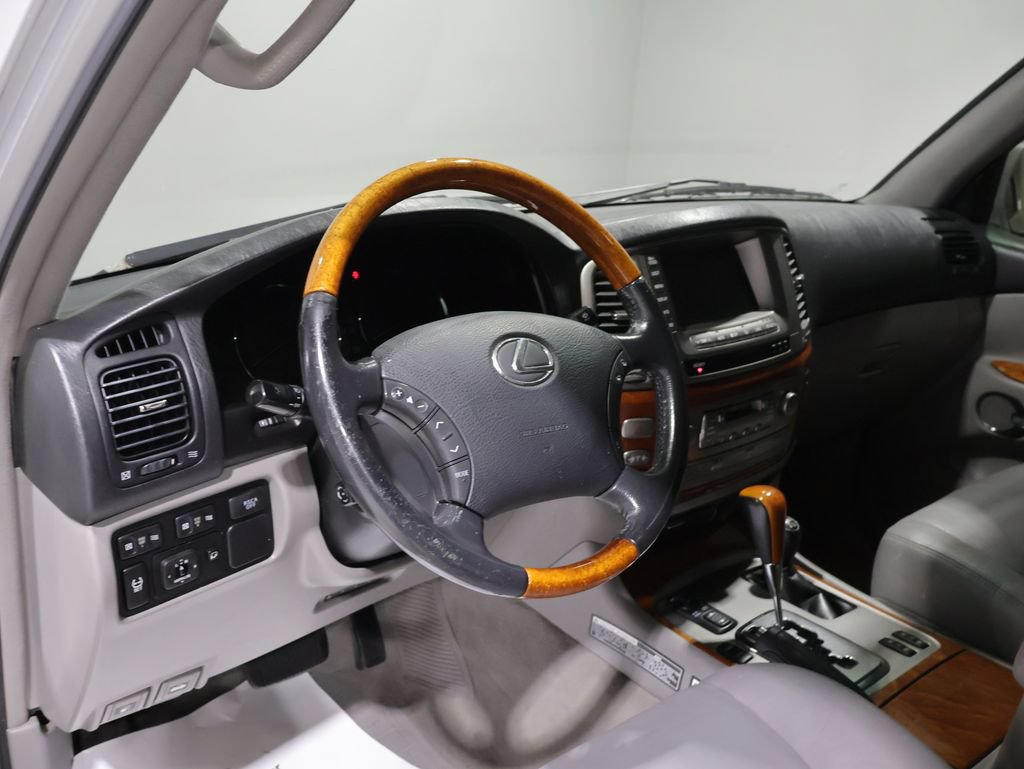 Used 2007 Lexus LX 470 4WD w/ Preferred Accessory Pkg image 16
