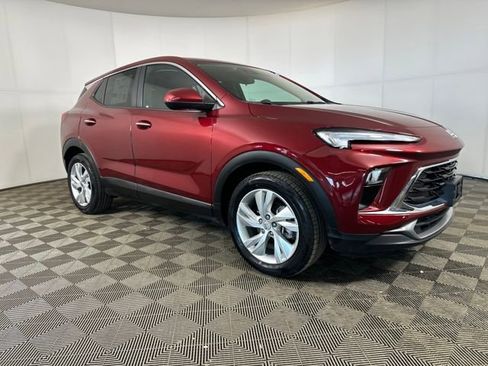 Used 2024 Buick Encore GX Preferred image 2