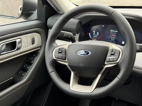 New 2025 Ford Explorer Active w/ Active Comfort Package image 10