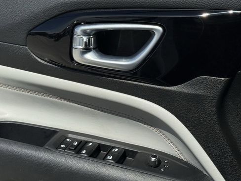 Used 2025 Jeep Compass Limited AWD/4WD image 20