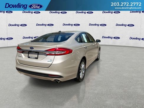 Used 2017 Ford Fusion SE w/ Fusion SE Technology Package FWD image 8