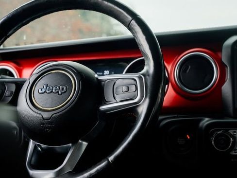 Used 2018 Jeep Wrangler Unlimited Rubicon w/ Dual Top Group image 43