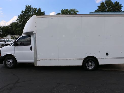 Used 2021 Chevrolet Express 3500 w/ Power Convenience Package RWD image 2