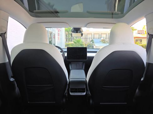 Used 2024 Tesla Model Y Long Range RWD image 35