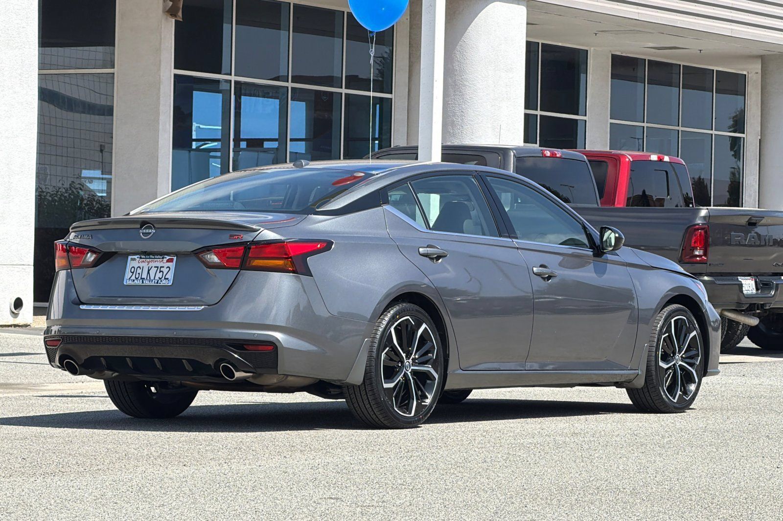 Used 2023 Nissan Altima 2.5 SR w/ SR Premium Package FWD image 4