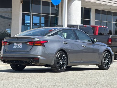 Used 2023 Nissan Altima 2.5 SR w/ SR Premium Package FWD image 4