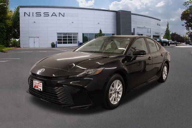 Used 2025 Toyota Camry LE FWD image 5