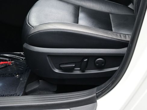 Used 2019 INFINITI QX50 Essential w/ Premium Heat Package image 11