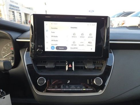 Used 2025 Toyota Corolla LE image 23