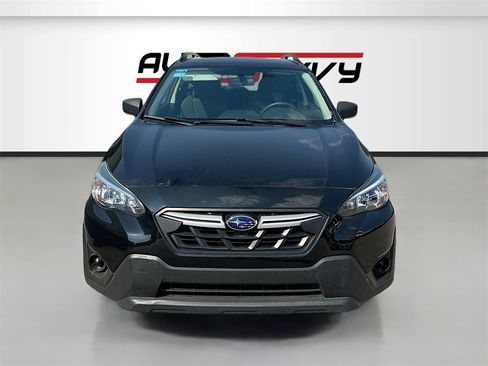 Used 2022 Subaru Crosstrek 2.0i image 2