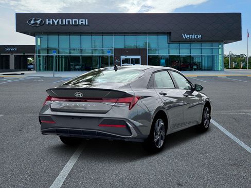 New 2026 Hyundai Elantra SEL Sport FWD image 26