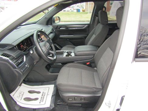 Used 2025 GMC Acadia Elevation AWD/4WD image 13