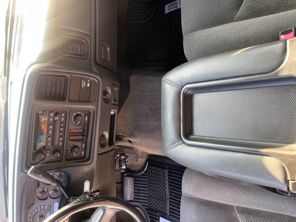 Used 2005 Chevrolet Silverado 2500 LS AWD/4WD image 28