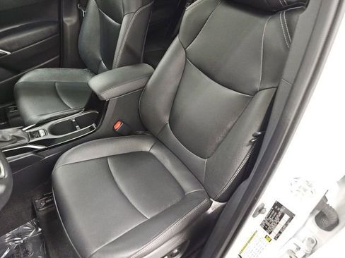 Used 2023 Toyota Corolla Cross XLE w/ Convenience Package image 16