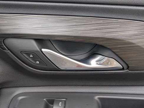 Used 2024 GMC Terrain SLT image 36