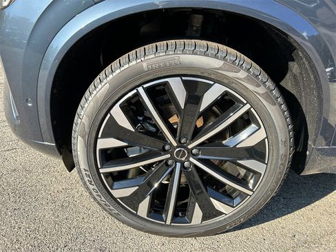 New 2026 Volvo XC90 B6 Plus w/ Protection Package Premier image 8