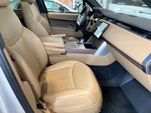 Used 2025 Land Rover Range Rover Long Wheelbase SE AWD/4WD image 25