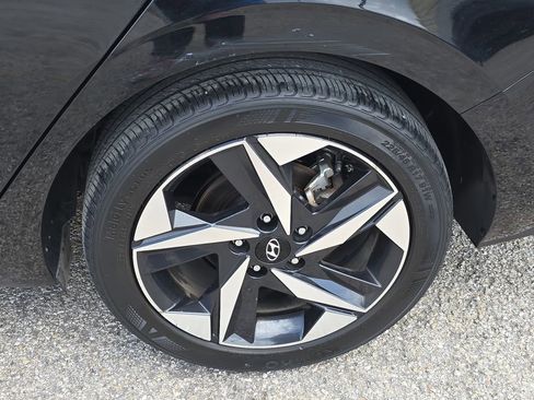 Used 2023 Hyundai Elantra SEL w/ Convenience Package image 31