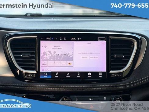 Used 2022 Chrysler Pacifica Touring-L w/ S Appearance Package image 9