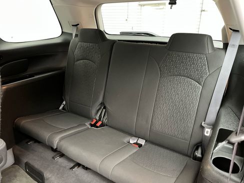 Used 2015 GMC Acadia SLE FWD image 13