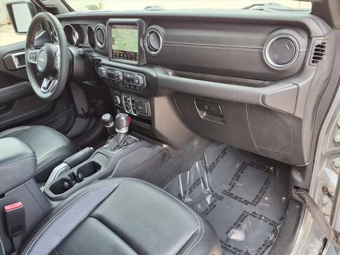 Used 2023 Jeep Wrangler Unlimited Sahara w/ LED Lighting Group AWD/4WD image 9