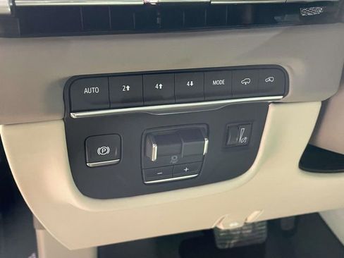 Used 2025 Cadillac Escalade Sport Platinum image 22