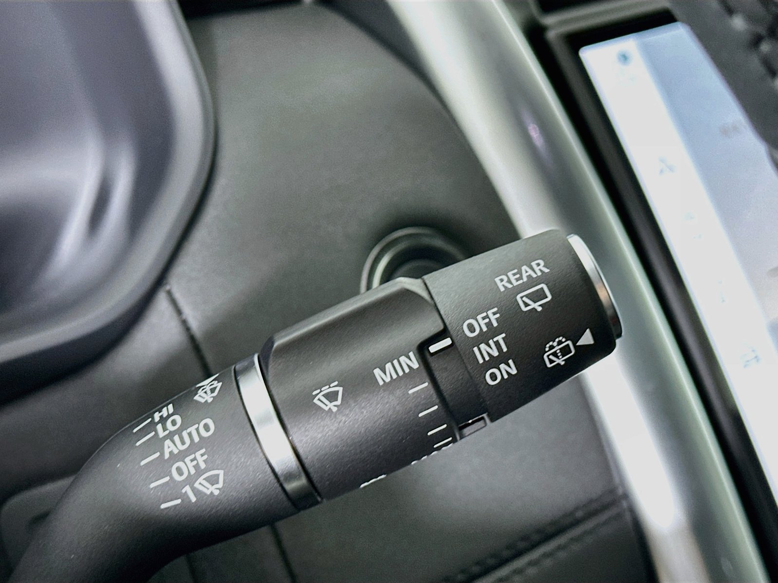 New 2026 Land Rover Discovery S AWD/4WD image 21