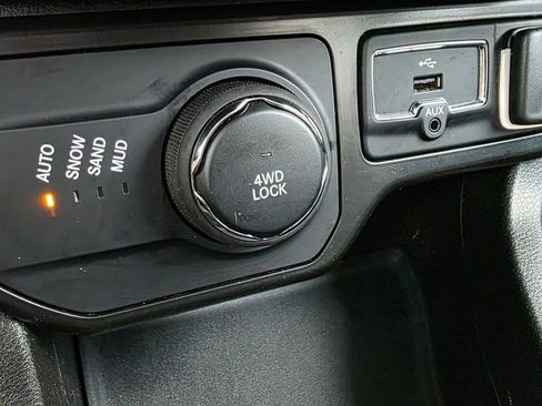 Used 2023 Jeep Renegade Latitude image 37