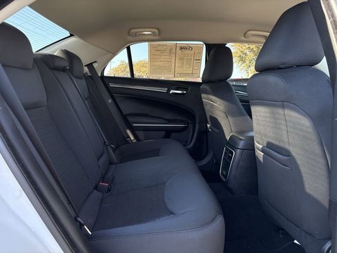 Used 2022 Chrysler 300 Touring image 30