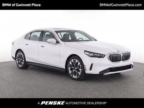 Used 2026 BMW 530i RWD image 1