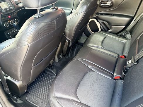 Used 2017 Jeep Renegade Trailhawk AWD/4WD image 24