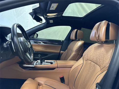 Used 2021 BMW 740i xDrive w/ M Sport Package image 11