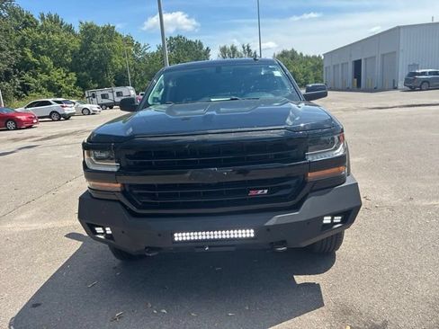 Used 2018 Chevrolet Silverado 1500 LT w/ All Star Edition AWD/4WD image 4