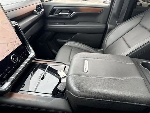 Used 2025 GMC Yukon XL Denali w/ Advanced Technology Package AWD/4WD image 52