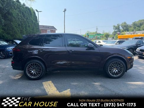Used 2017 Porsche Cayenne AWD/4WD image 7