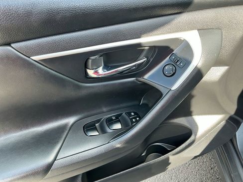 Used 2017 Nissan Altima 2.5 SV image 16