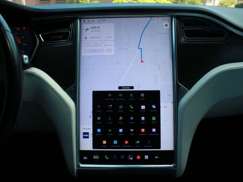 Used 2017 Tesla Model X 75D AWD/4WD image 16