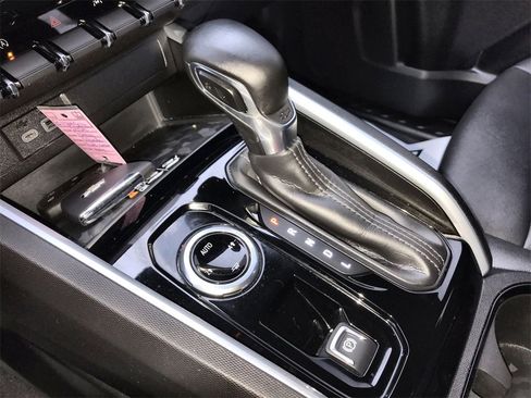 Used 2024 Chevrolet Colorado LT image 20